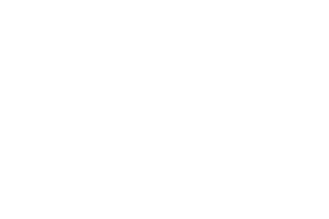 Nahaufnahme eines schwarzen Gummizugs vor weißem Hintergrund