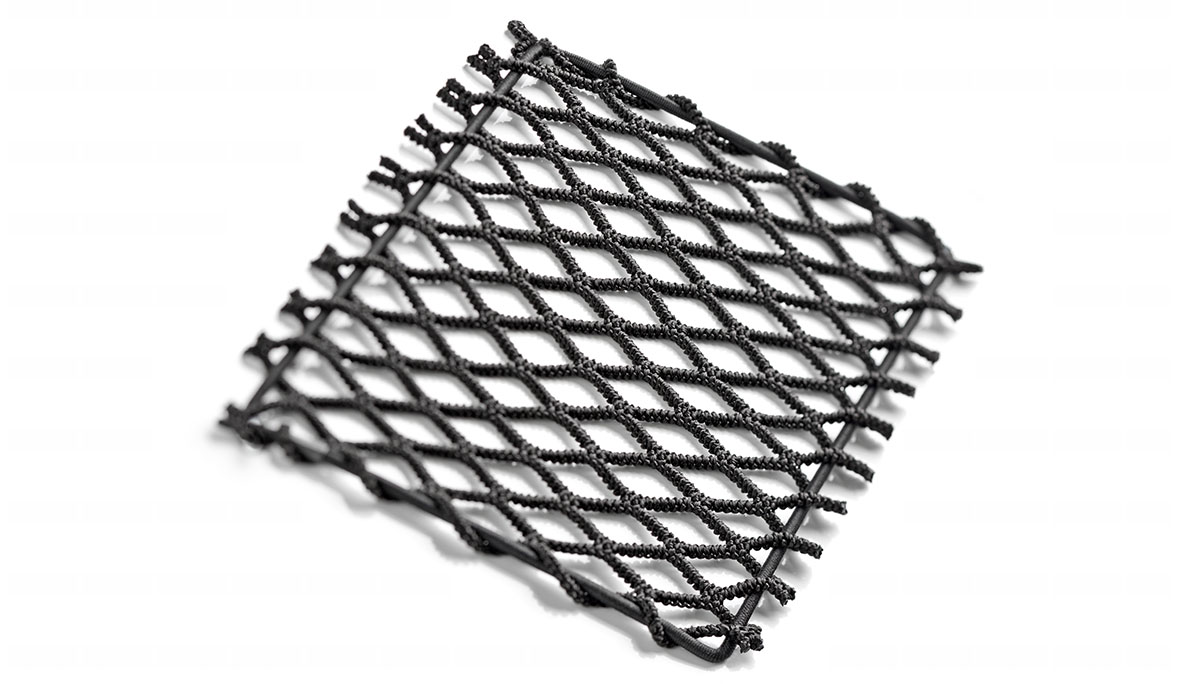 Produktfoto von einem Schaunetz in Schwarz vor weißem Hintergrund.