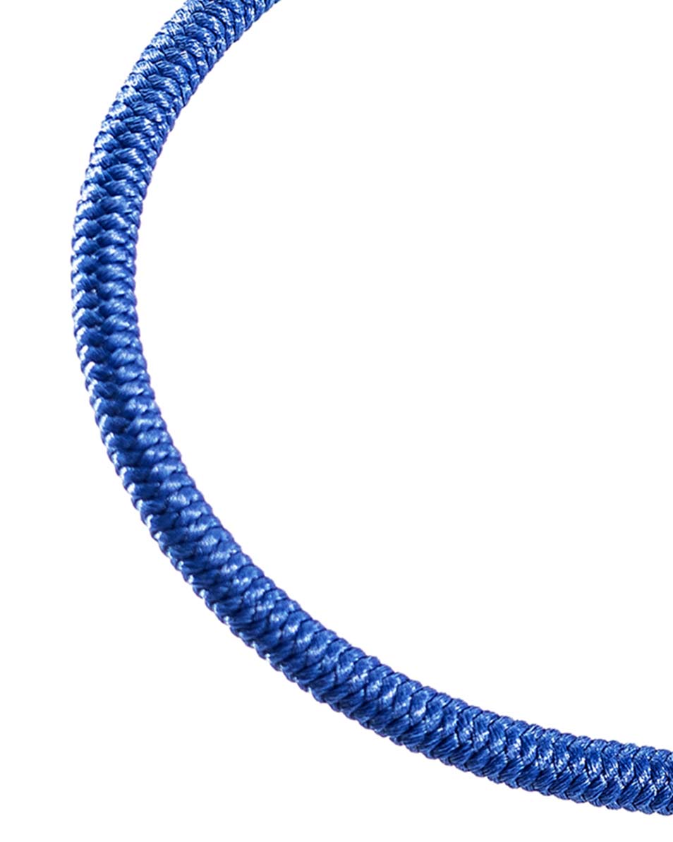 Produktfoto einer blauen Flechtkordel vor weißem Hintergrund