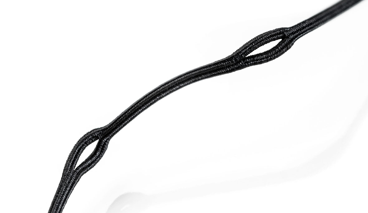 Produktbild einer elastischen schwarzen Lochkordel vor weißem Hintergrund