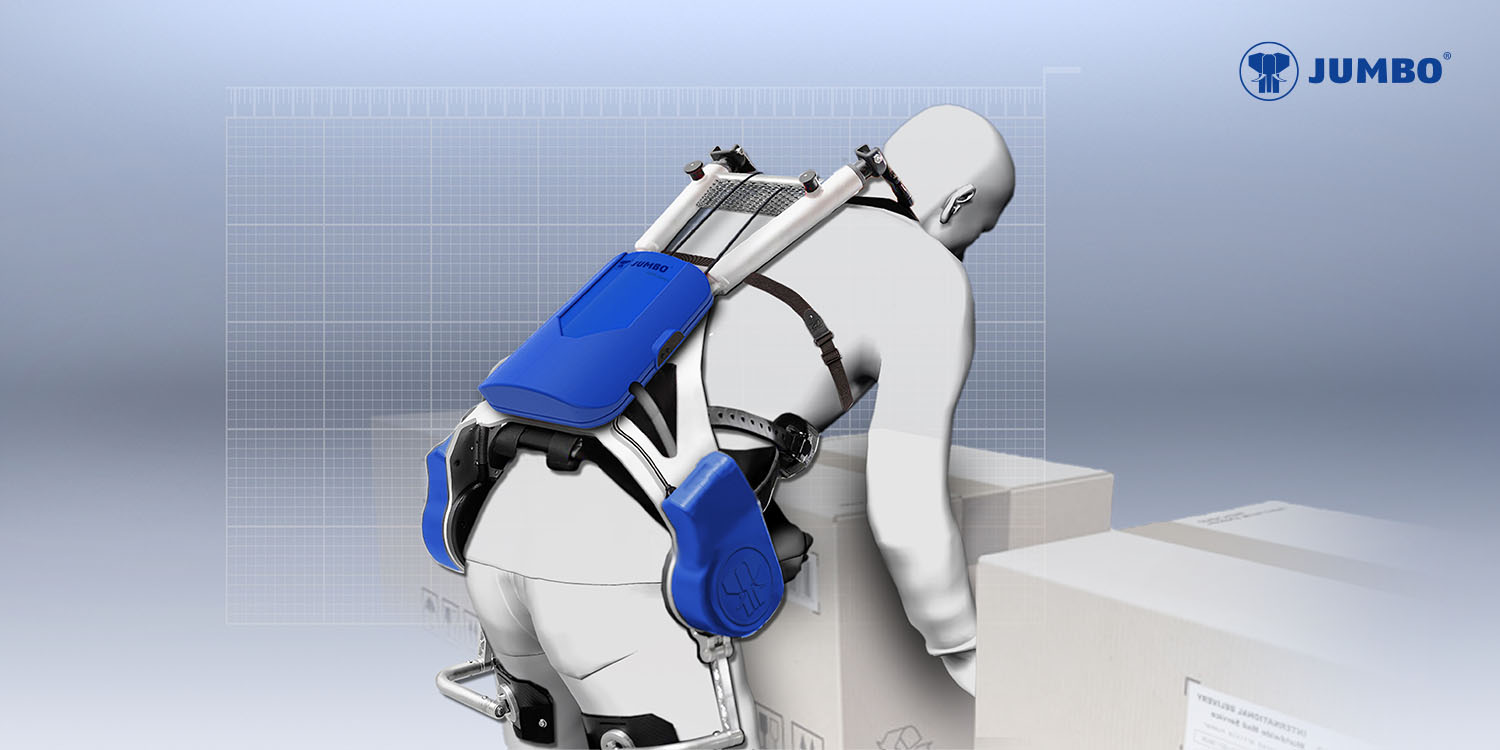 Grafische Darstellung einer Person, Rückenansicht, von der Seite, von Kopf bis Oberschenkel. Die Person trägt ein Exoskelett von JUMBO-Textil. Die Person hebt einen Karton hoch mit Unterstützung des Exoskeletts.