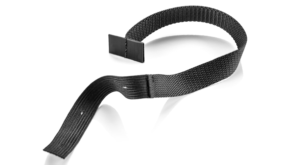 Produktfoto eines schwarzen Funktionsbands vor weißem Hintergrund